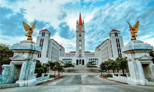 易三仓大学